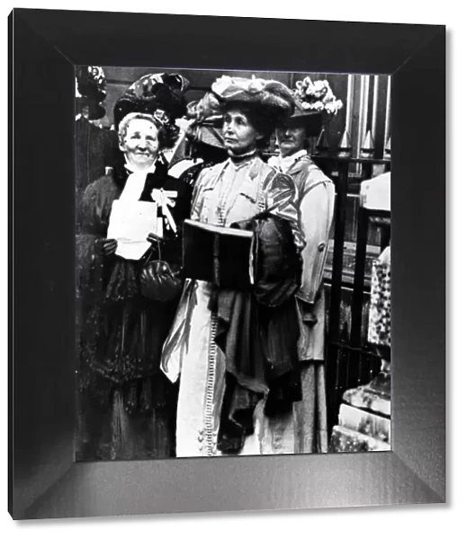 Suffragettes, on the left is Mrs Solomon, centre is Emmeline Pankhurst, circa 1910