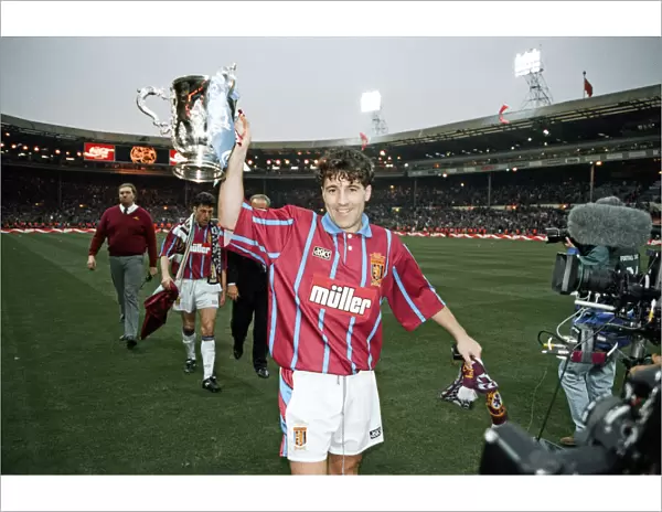 Coca Cola Cup Final. Aston Villa 3 v Manchester United 1. Dean Saunders with the trophy