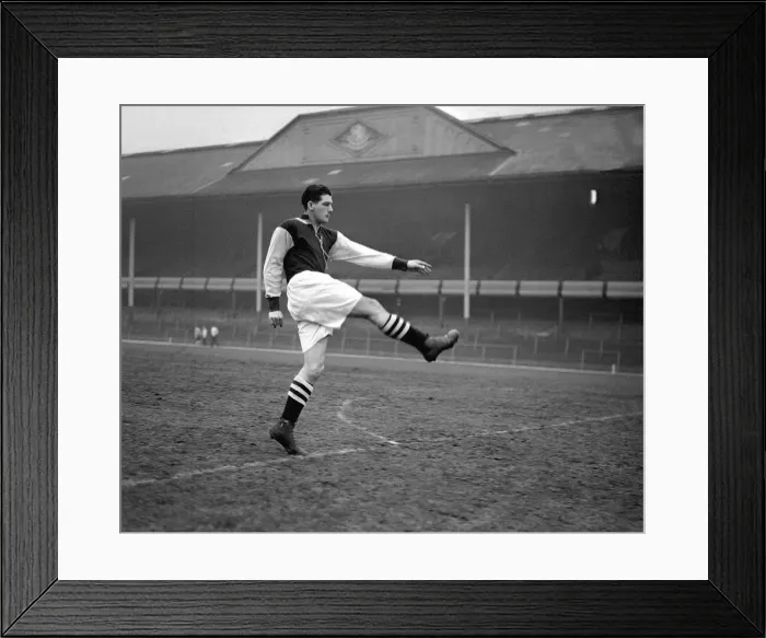 Framed Print : Footballer Trevor Ford, circa 1949 Framed Print : Footballer Trevor Ford, circa 1949