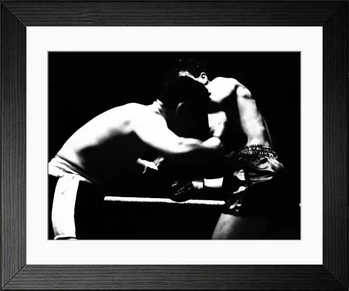 Framed Print : Dick Richardson v Joe Erskine held at Maindy Stadium, Cardiff. 7th May 1956 Framed Print : Dick Richardson v Joe Erskine held at Maindy Stadium, Cardiff. 7th May 1956