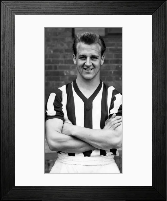 Framed Print : Maurice Setters, West Bromwich Albion, Football Player, 1955-1960. Pictured, August 1957 Framed Print : Maurice Setters, West Bromwich Albion, Football Player, 1955-1960. Pictured, August 1957