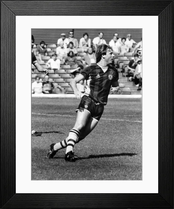 Framed Print : Steve McMahon, Aston Villa, Football Player, 1983-1985. Pre season friendly