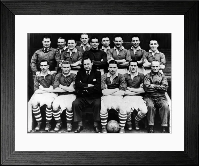 Framed Print : Middlesbrough F. C team group. Back Row, left to right: Harold Stephenson
