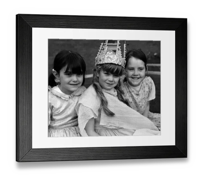 Framed Print : Liverpool May Day Parade, 1st May 1971. Julie Creed aged 8, dressed as May Queen
