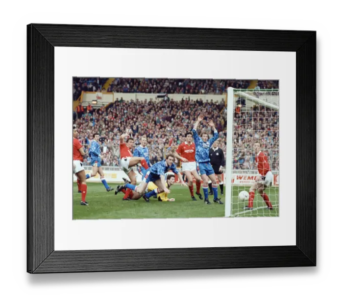 Framed Print : Nottingham Forest vs Southampton Zenith Data Cup final at Wembley 1992