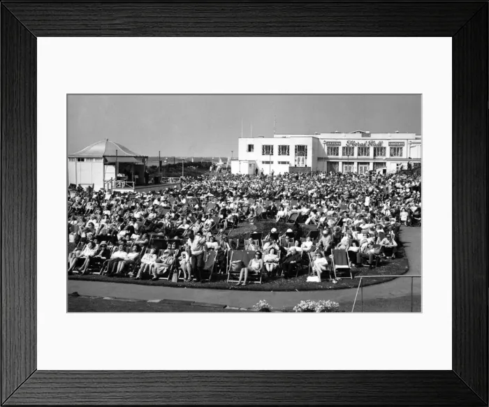 Framed Print : Holidaymakers at Southport Floral Hall garden. Circa 1971 Framed Print : Holidaymakers at Southport Floral Hall garden. Circa 1971