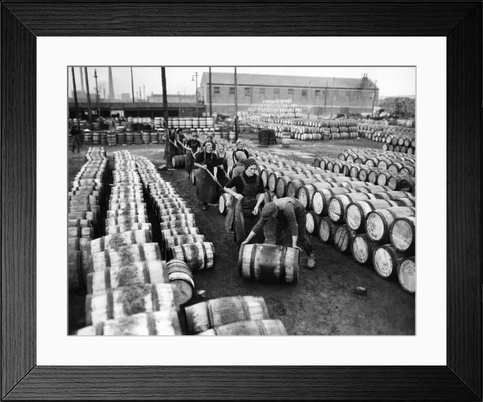 Framed Print : Stacking barrels of herrings in the filling yards at Yarmouth, Norfolk Framed Print : Stacking barrels of herrings in the filling yards at Yarmouth, Norfolk