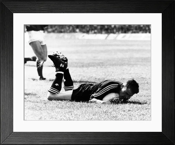 Framed Print : Welsh Rugby Union Final - Neath 14 - 13 Llanelli. Paul Williams gets Neath Framed Print : Welsh Rugby Union Final - Neath 14 - 13 Llanelli. Paul Williams gets Neath