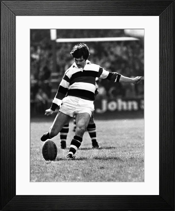 Framed Print : Welsh Rugby Union Final - Pontypool 18 - 6 Swansea. Another three points for Pontypool