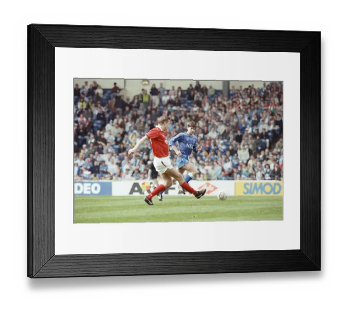 Framed Print : Simod Cup final at Wembley Stadium. Nottingham Forest defeated Everton 4-3 Framed Print : Simod Cup final at Wembley Stadium. Nottingham Forest defeated Everton 4-3