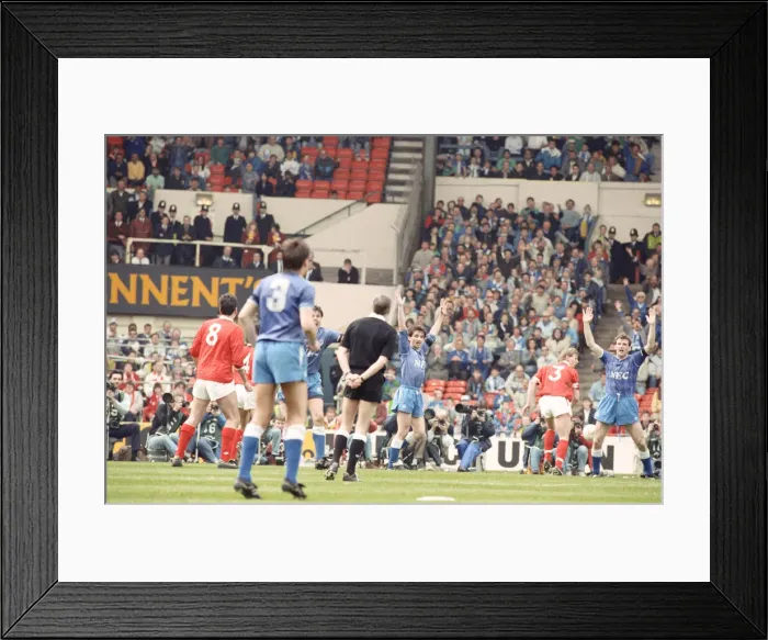 Framed Print : Simod Cup final at Wembley Stadium. Nottingham Forest defeated Everton 4-3 Framed Print : Simod Cup final at Wembley Stadium. Nottingham Forest defeated Everton 4-3