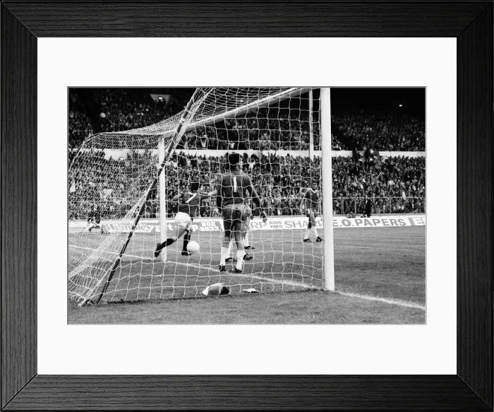 Framed Print : Brighton & Hove Albion 0-4 Manchester United, 1983 FA Cup Final Replay at Wembley Stadium Framed Print : Brighton & Hove Albion 0-4 Manchester United, 1983 FA Cup Final Replay at Wembley Stadium