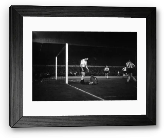 Framed Print : Tottenham Hotspur won the Football League - as it was then, on Monday April 17th 1961 Framed Print : Tottenham Hotspur won the Football League - as it was then, on Monday April 17th 1961