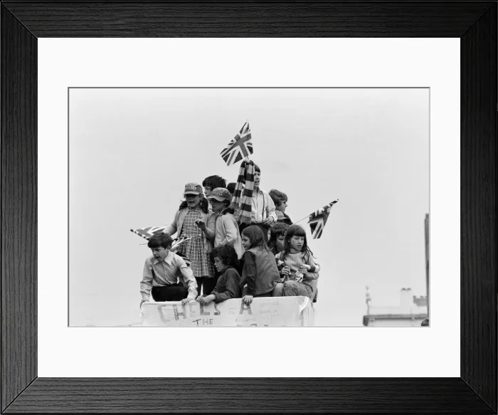 Framed Print : A triumphant Chelsea FC, return home after winning 1971 European Cup Winners Framed Print : A triumphant Chelsea FC, return home after winning 1971 European Cup Winners