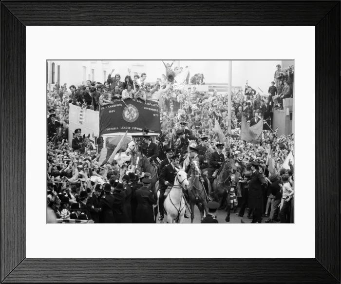 Framed Print : A triumphant Chelsea FC, return home after winning 1971 European Cup Winners Framed Print : A triumphant Chelsea FC, return home after winning 1971 European Cup Winners