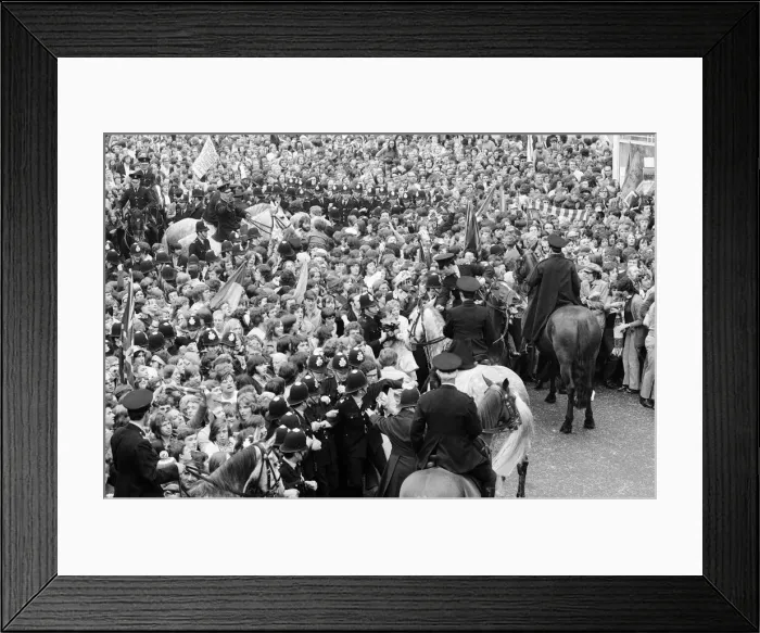 Framed Print : A triumphant Chelsea FC, return home after winning 1971 European Cup Winners Framed Print : A triumphant Chelsea FC, return home after winning 1971 European Cup Winners