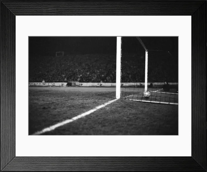 Framed Print : Chelsea 3-2 Leicester City, League Cup Final, 1st Leg, Stamford Bridge, London Framed Print : Chelsea 3-2 Leicester City, League Cup Final, 1st Leg, Stamford Bridge, London