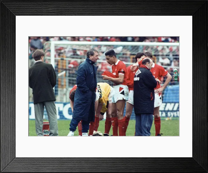 Framed Print : Nottingham Forest vs Southampton Zenith Data Cup final at Wembley 1992 Framed Print : Nottingham Forest vs Southampton Zenith Data Cup final at Wembley 1992