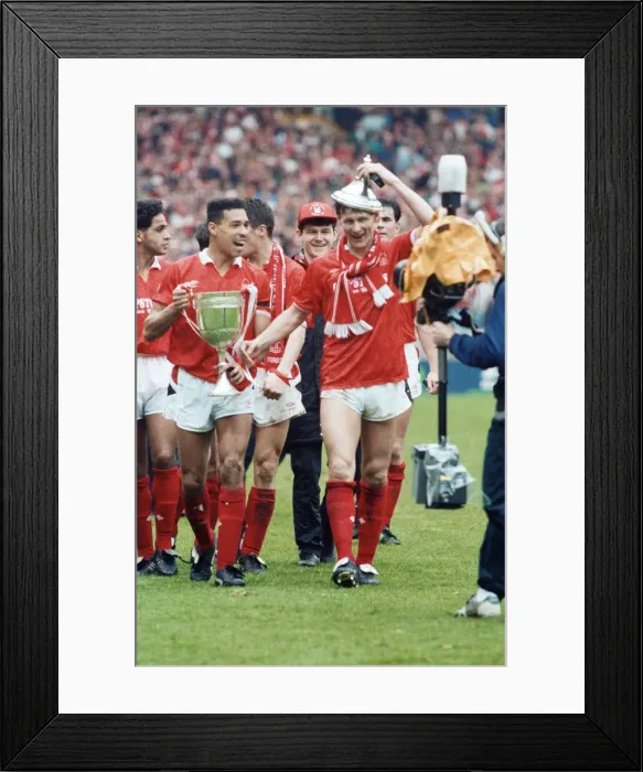 Framed Print : Nottingham Forest vs Southampton Zenith Data Cup final at Wembley 1992 Framed Print : Nottingham Forest vs Southampton Zenith Data Cup final at Wembley 1992