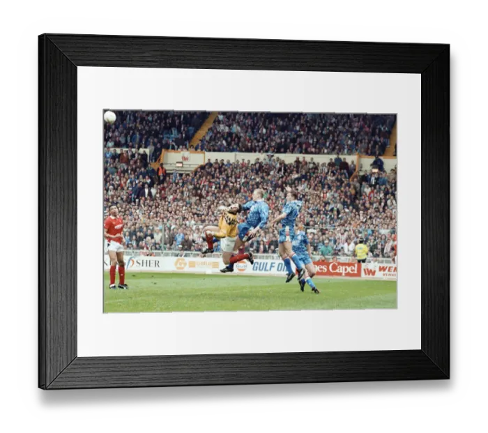 Framed Print : Nottingham Forest vs Southampton Zenith Data Cup final at Wembley 1992 Framed Print : Nottingham Forest vs Southampton Zenith Data Cup final at Wembley 1992