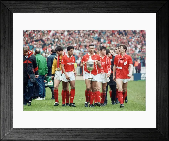 Framed Print : Nottingham Forest vs Southampton Zenith Data Cup final at Wembley 1992 Framed Print : Nottingham Forest vs Southampton Zenith Data Cup final at Wembley 1992
