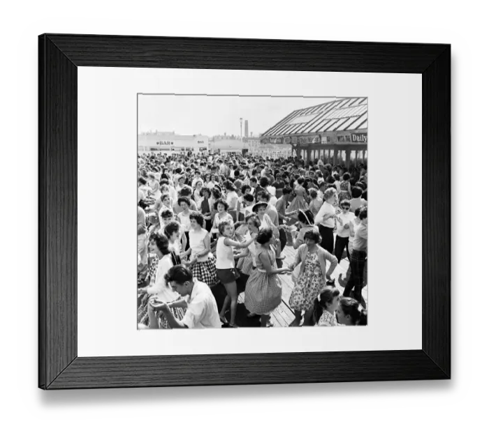Framed Print : Dancing during a rock and roll session on the central pier in Blackpool, Lancashire