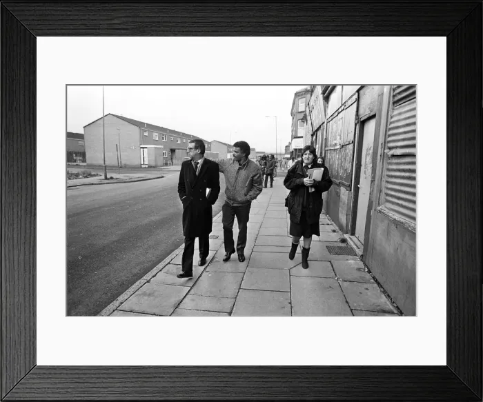 Framed Print : Lord Gifford visits Granby Street, Toxteth. 29th November 1988