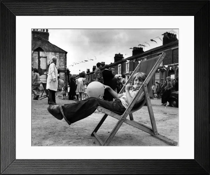 Framed Print : Roadside resort, Toxteth. 1st August 1976 Framed Print : Roadside resort, Toxteth. 1st August 1976
