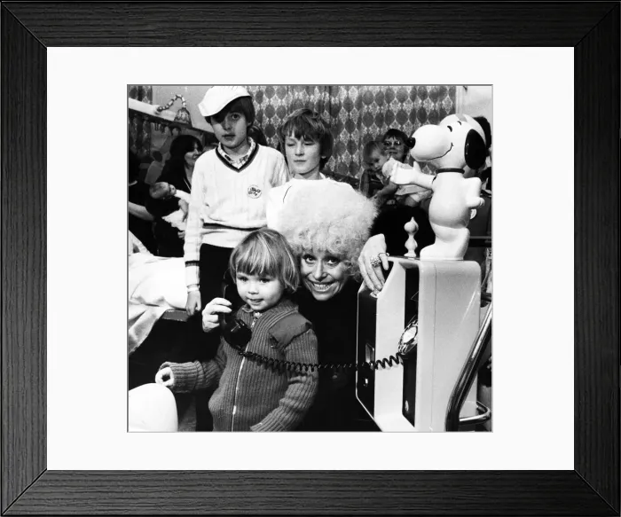 Framed Print : Barbara Windsor paid an early Christmas call to sick children yesterday-and bought a Framed Print : Barbara Windsor paid an early Christmas call to sick children yesterday-and bought a