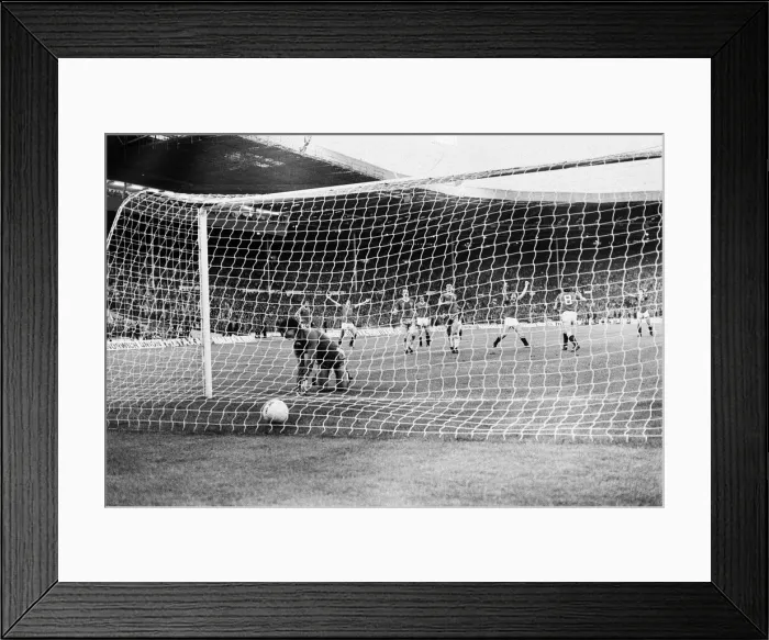 Framed Print : Brighton & Hove Albion 0-4 Manchester United, 1983 FA Cup Final Replay at Wembley Stadium Framed Print : Brighton & Hove Albion 0-4 Manchester United, 1983 FA Cup Final Replay at Wembley Stadium