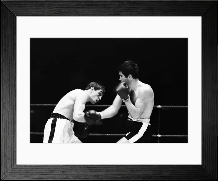 Framed Print : Boxing match between Jimmy Tibbs (white shorts) v Franco Macchia