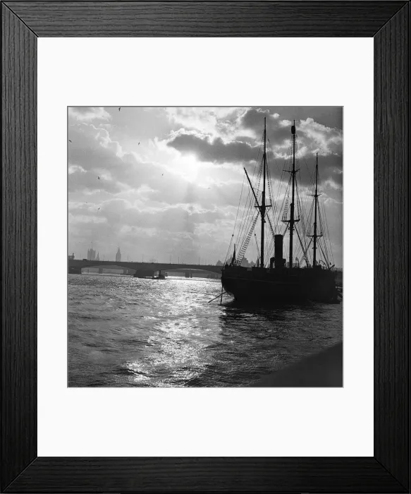 Framed Print : London Views Thames River 1945-1950 Discovery, Captian Scott Framed Print : London Views Thames River 1945-1950 Discovery, Captian Scott