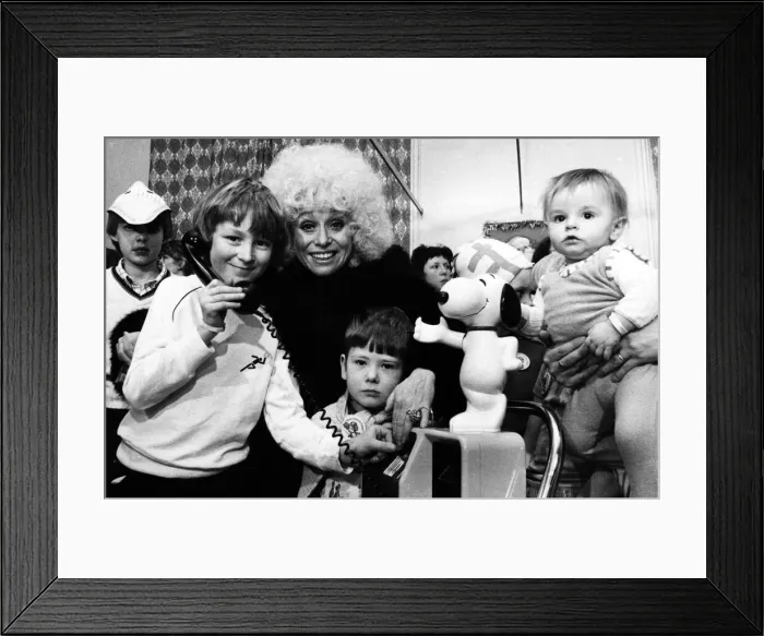 Framed Print : Barbara Windsor paid an early Christmas call to sick children yesterday-and bought a Framed Print : Barbara Windsor paid an early Christmas call to sick children yesterday-and bought a