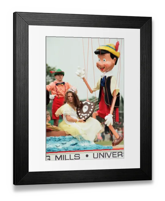 Framed Print : The British Steel Gala - A wave to the crowd from float winers Pinocchio. 2nd July 1994
