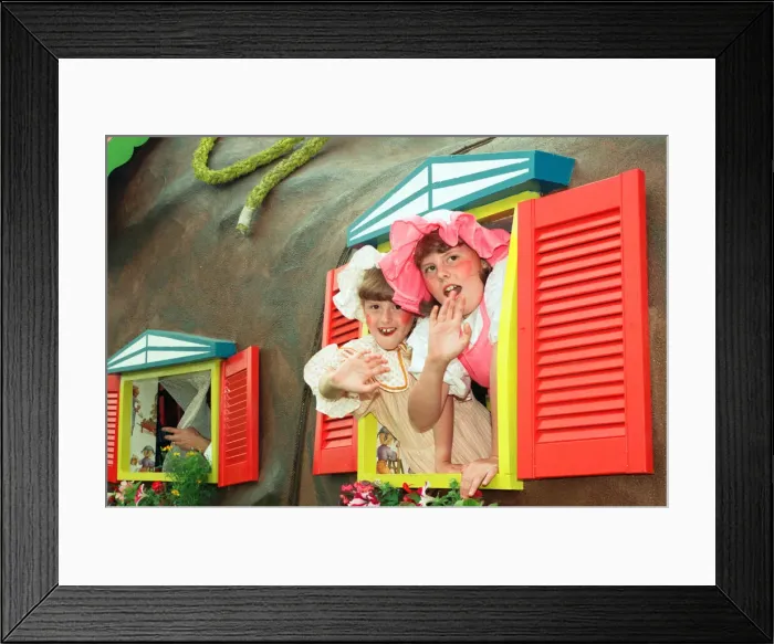 Framed Print : The British Steel Gala held at Kirkleatham. Rachel Thomas, 7 and her sister Claire Framed Print : The British Steel Gala held at Kirkleatham. Rachel Thomas, 7 and her sister Claire