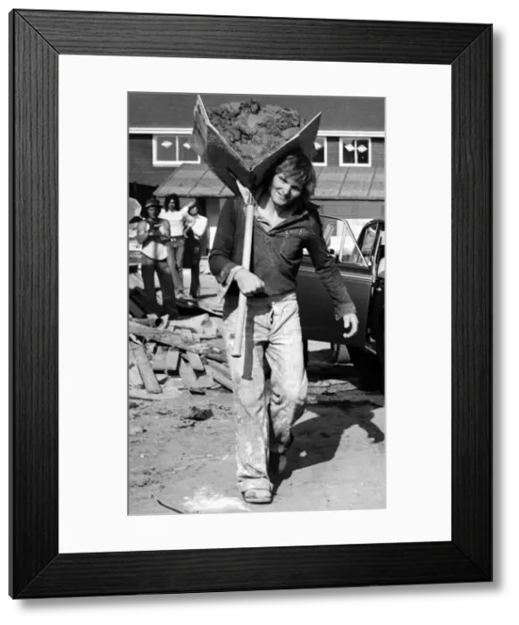 Framed Print : Superhod'Max Quarterman who claims that his giant hod helps him to carry