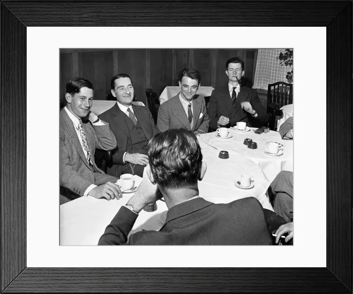 Framed Print : Frogmens Reunion for World War Two heroes awarded the Victoria Cross Framed Print : Frogmens Reunion for World War Two heroes awarded the Victoria Cross