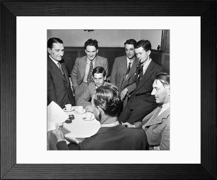 Framed Print : Frogmens Reunion for World War Two heroes awarded the Victoria Cross Framed Print : Frogmens Reunion for World War Two heroes awarded the Victoria Cross