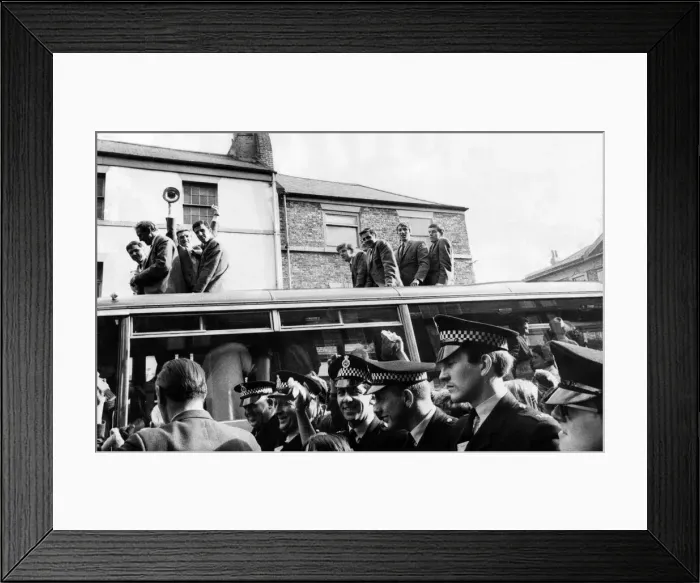 Framed Print : North Shields footballers victory parade while on their way to a civic reception Framed Print : North Shields footballers victory parade while on their way to a civic reception