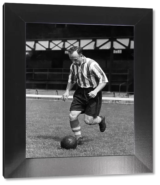 Ivor Broadis running with the ball. 10th August 1950
