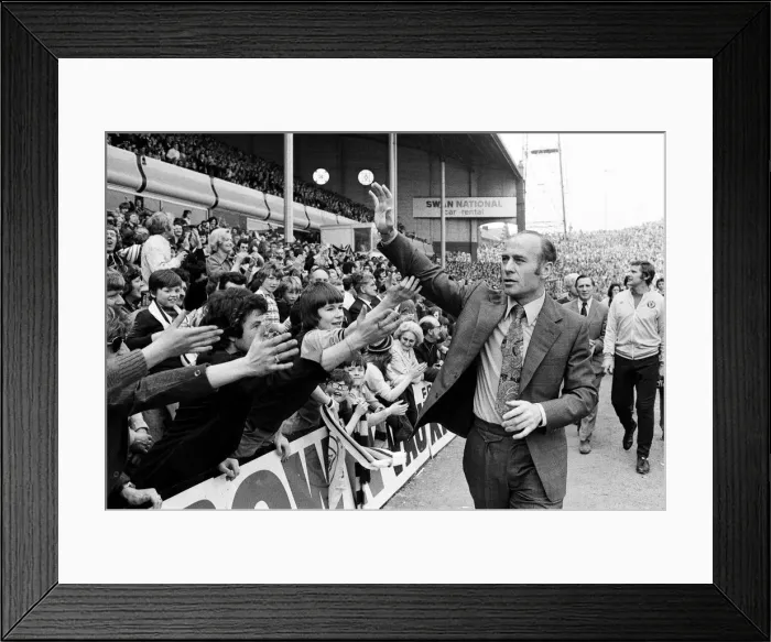 Framed Print : Aston Villa v Sunderland, final score 2-0 to Aston Villa, League Division Two, Villa Park Framed Print : Aston Villa v Sunderland, final score 2-0 to Aston Villa, League Division Two, Villa Park