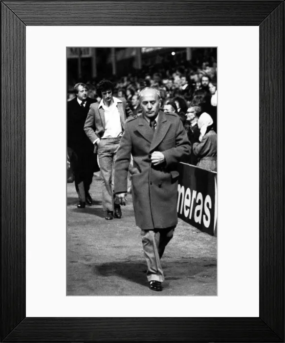 Framed Print : Aston Villa Manager Ron Saunders, disappointed after the defeat at Villa Park Framed Print : Aston Villa Manager Ron Saunders, disappointed after the defeat at Villa Park
