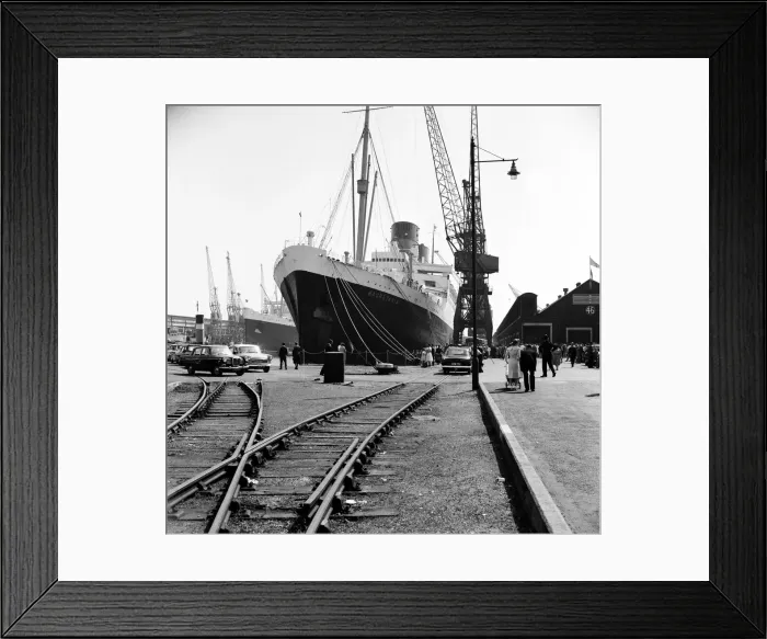 Framed Print : The Cunard liner Mauretania II on arrival at Southampton. 10th May 1960 Framed Print : The Cunard liner Mauretania II on arrival at Southampton. 10th May 1960