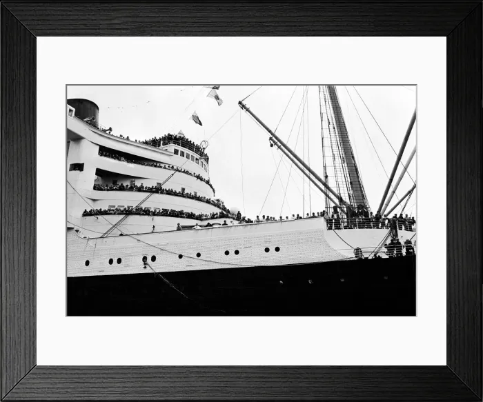 Framed Print : The Cunard White Star liner Queen Marys last Atlantic run. 27th September 1967 Framed Print : The Cunard White Star liner Queen Marys last Atlantic run. 27th September 1967