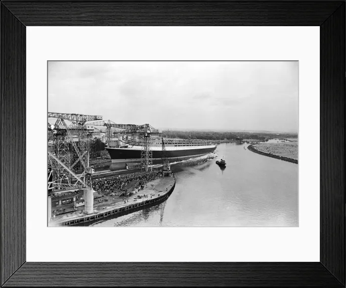 Framed Print : Queen Elizabeth II launching the Cunard Cruise Liner, The QE2 in the Clyde Framed Print : Queen Elizabeth II launching the Cunard Cruise Liner, The QE2 in the Clyde