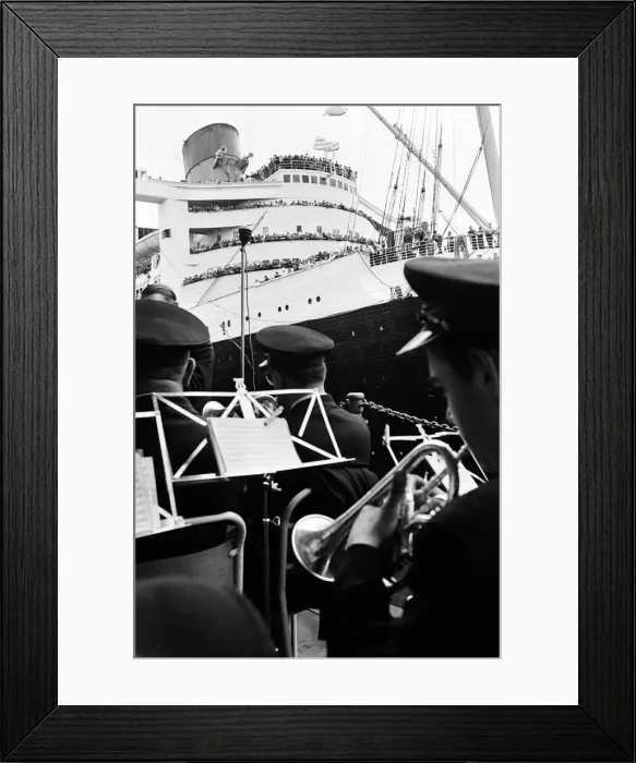Framed Print : The Cunard White Star liner Queen Marys last Atlantic run. 27th September 1967 Framed Print : The Cunard White Star liner Queen Marys last Atlantic run. 27th September 1967