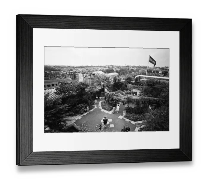 Framed Print : The roof gardens at Derry and Toms in Kensington High Street, London