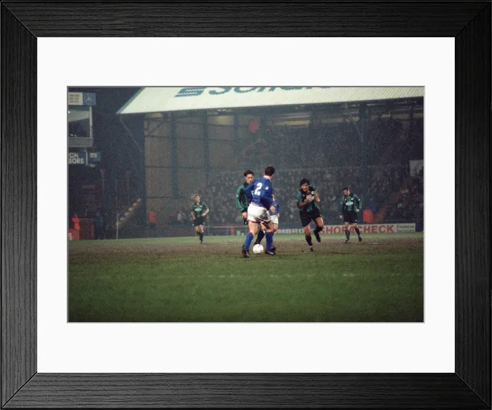 Framed Print : Football League Division 1 match, Oldham 1 - 0 Middlesbrough. 5th April 1995