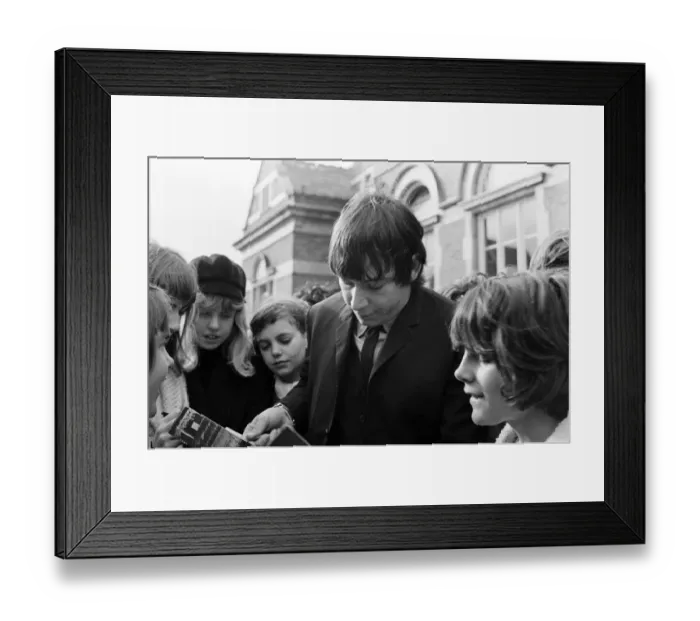 Framed Print : Eric Burdon, lead singer of British rock group The Animals at Uxbridge Court where he was