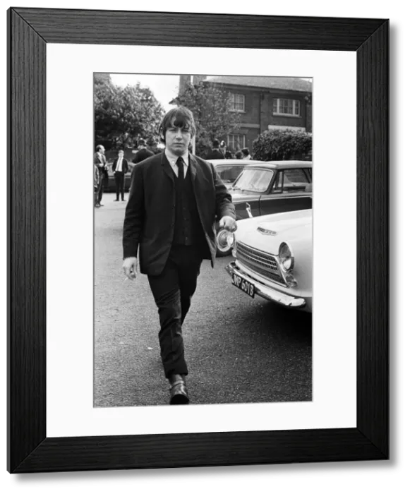 Framed Print : Eric Burdon, lead singer of British rock group The Animals at Uxbridge Court where he was
